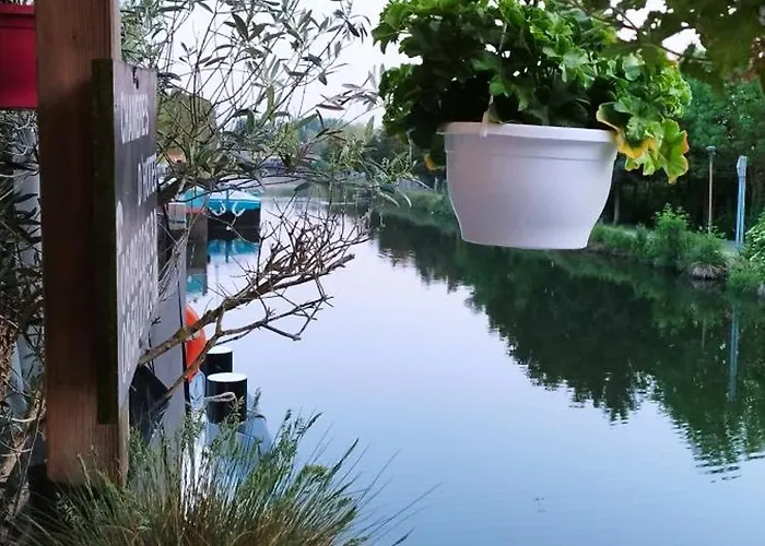 Bateau-hôtel Péniche Morgane 2 Sas Les Bêtises